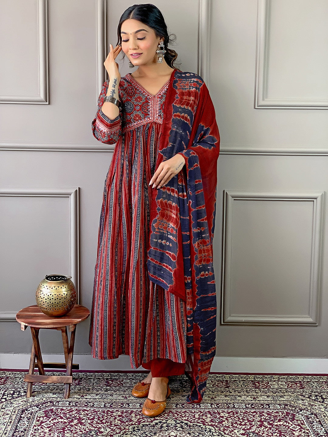 1720613135-873201966 Oaitaari Printed Heavy Duppata Kurta Set With Bottom and Dupatta Dropshipera