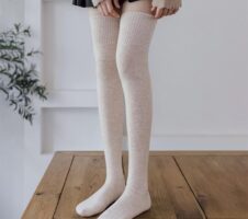 Woolen Knee-Length Socks for Women, Soft Thick Knit Thigh-High Leg Warmers, Winter Wear, 1 Pair, Multicolor.