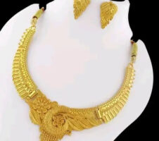 New Tready Golden Jewellery Set for Women