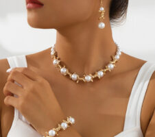 Thorn Stitching Pearl Necklace Women