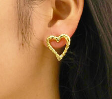 Retro Gold Stud Earrings Simple Lava Heart Shape