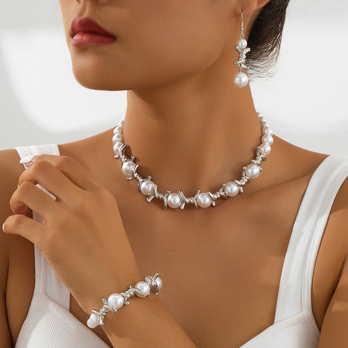 80cadfe9-35b1-4a74-b2c4-00b0d650731a Thorn Stitching Pearl Necklace Women My Store