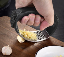 Kitchen Circular Stainless Steel Manual Garlic Masher