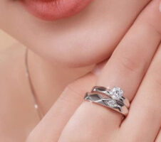Uniqon Silver Color Stainless Steel Crystal Nug Diamond Stone Romantic Couple Finger Rings